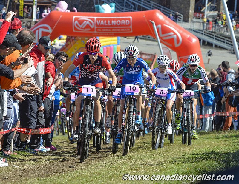 Lea Davison (USA) at the front at start