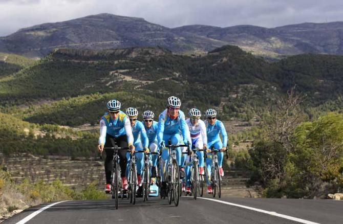 The 2013 Astana team training in Spain