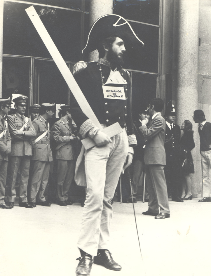 Michele De Lucchi dressed as a napoleonic general in a black and white picture from 1973