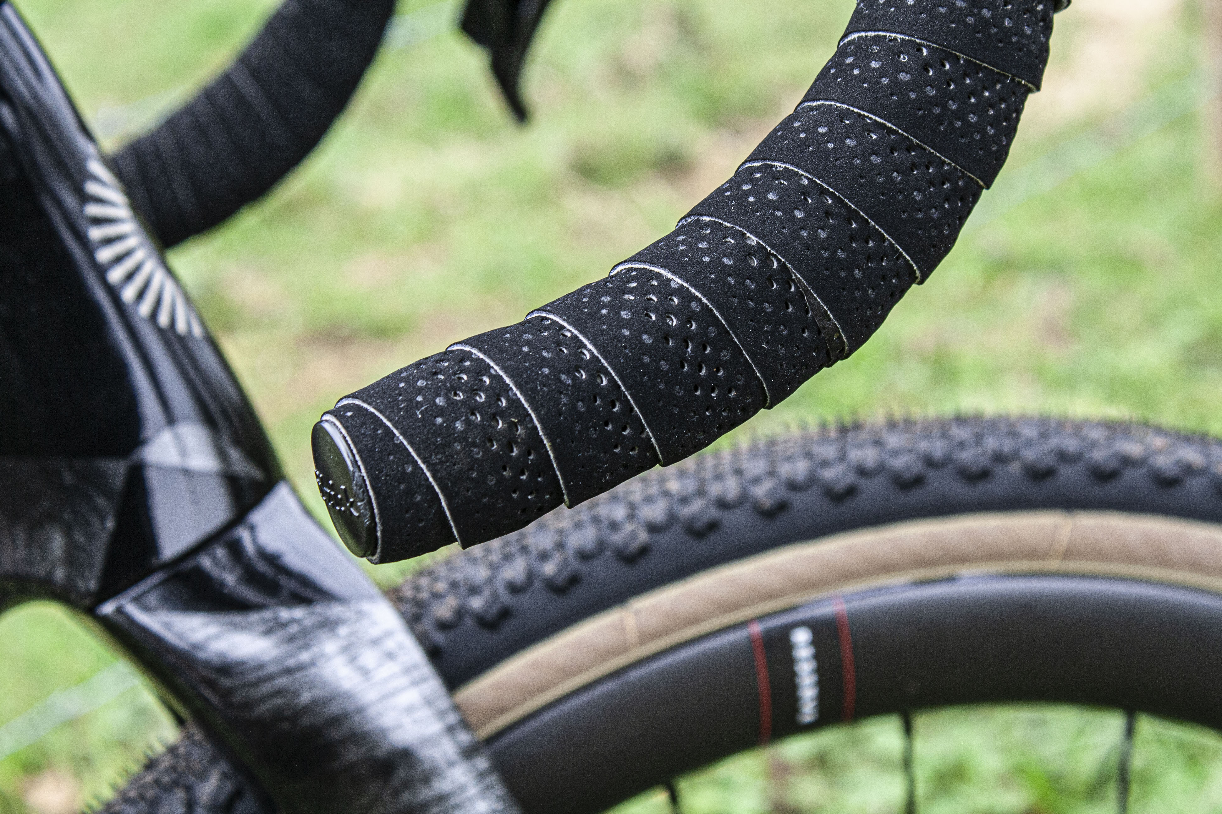 Handlebar tape detail with Avec AerGrips underneath