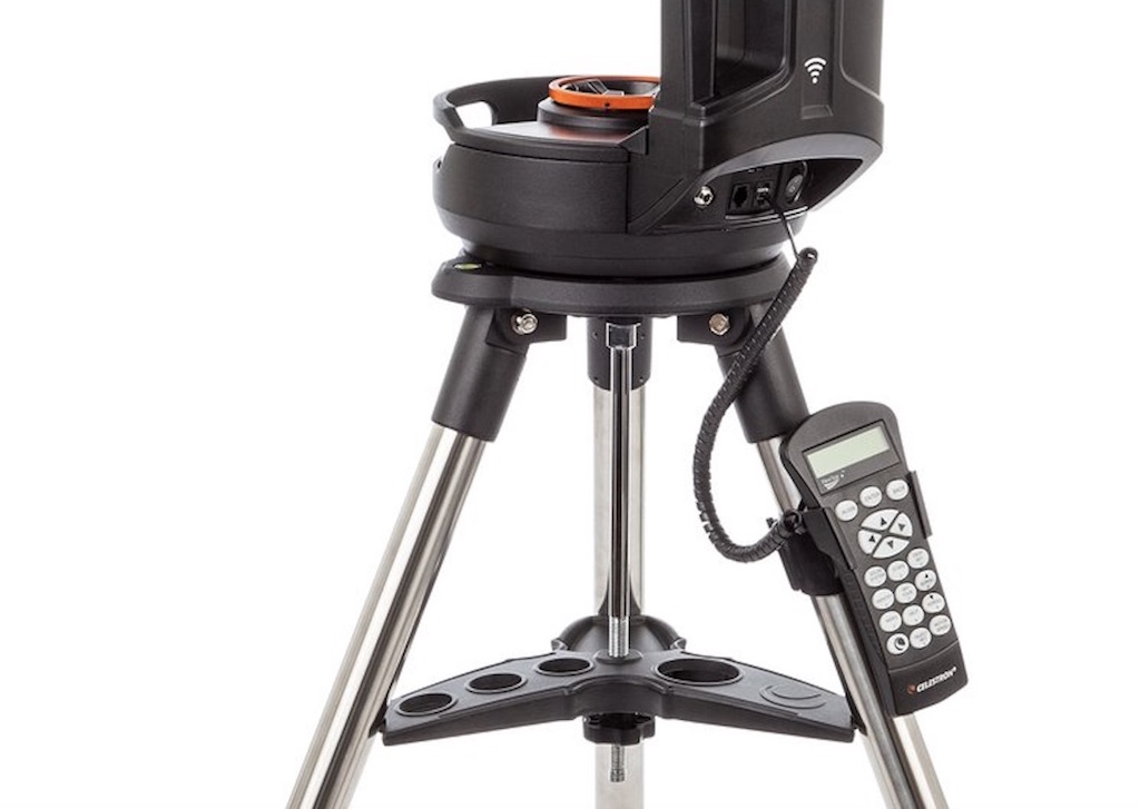 Controle do Celestron NexStar Evolution 8 com fundo branco.