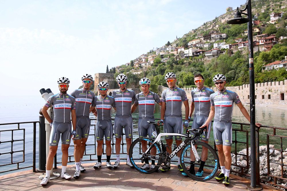 Team Southeast take a moment for a photo before the stage 2 start.