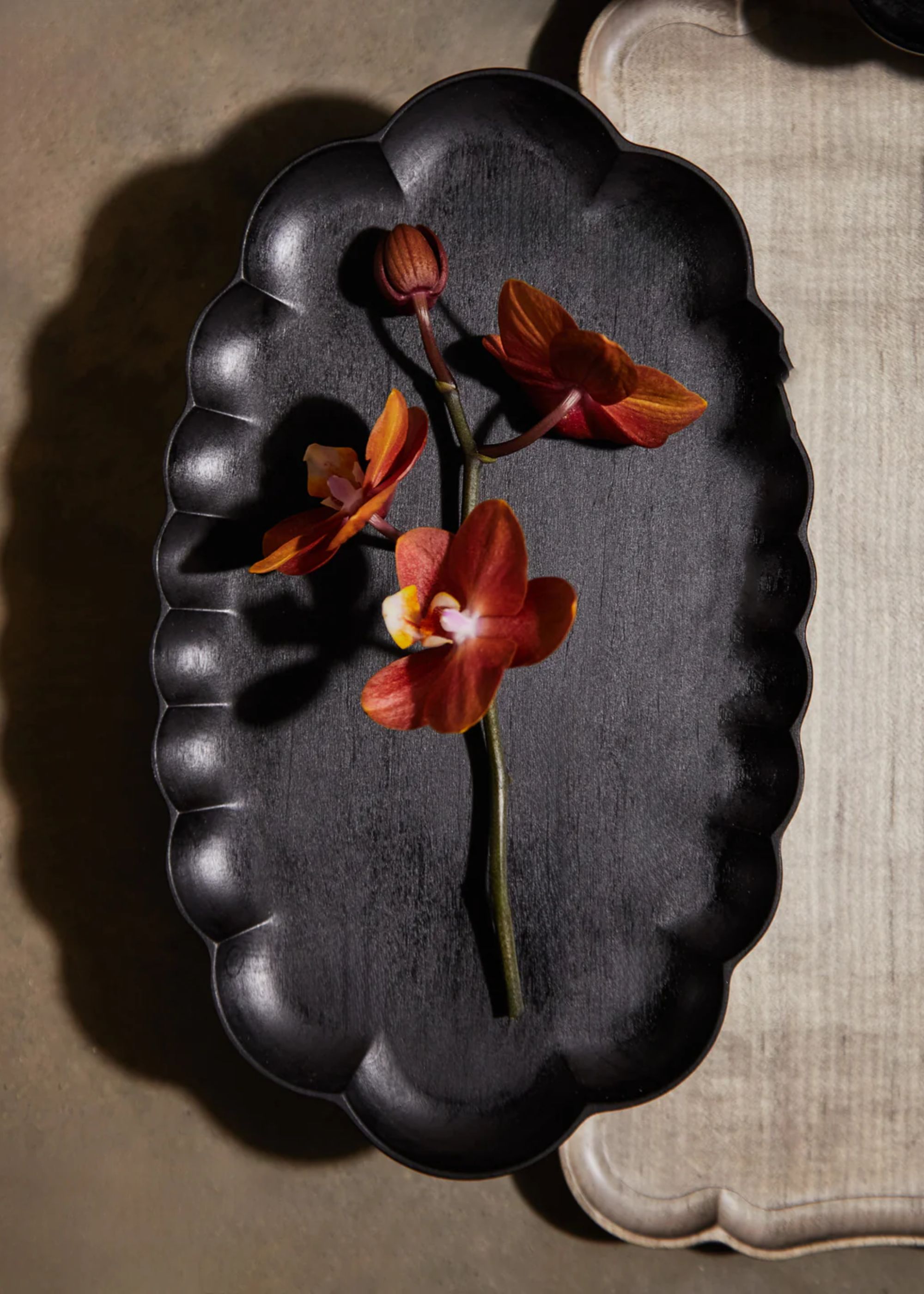 Rinka Hand-Carved Wood Oval Tray (12in/30cm)