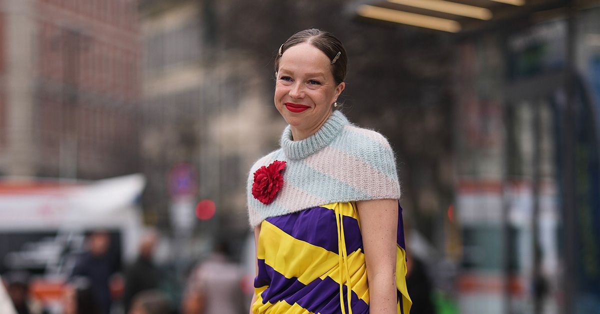 Flower Brooches Are A New ‘It’ Girl Trend