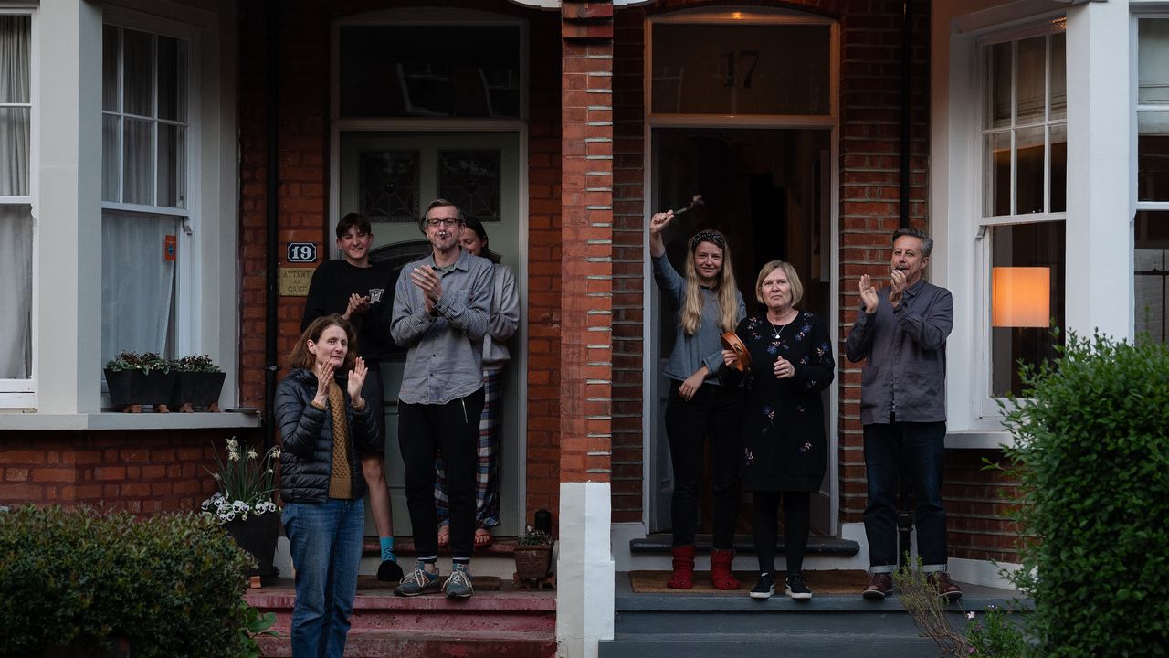 Resident in North London take part in ‘clap for carers’