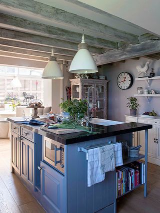 kitchen in 16th-century home