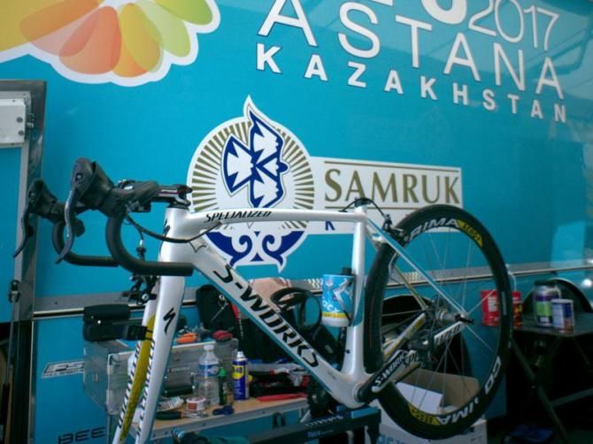 An Astana Specialized Tarmac SL4 - midway through being built by the Astana mechanic