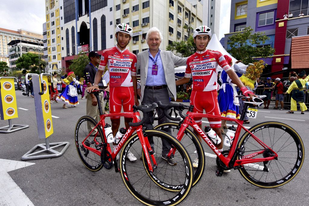Gianni Savio with his Colombian climbers Egan Bernal and Ivan Sosa