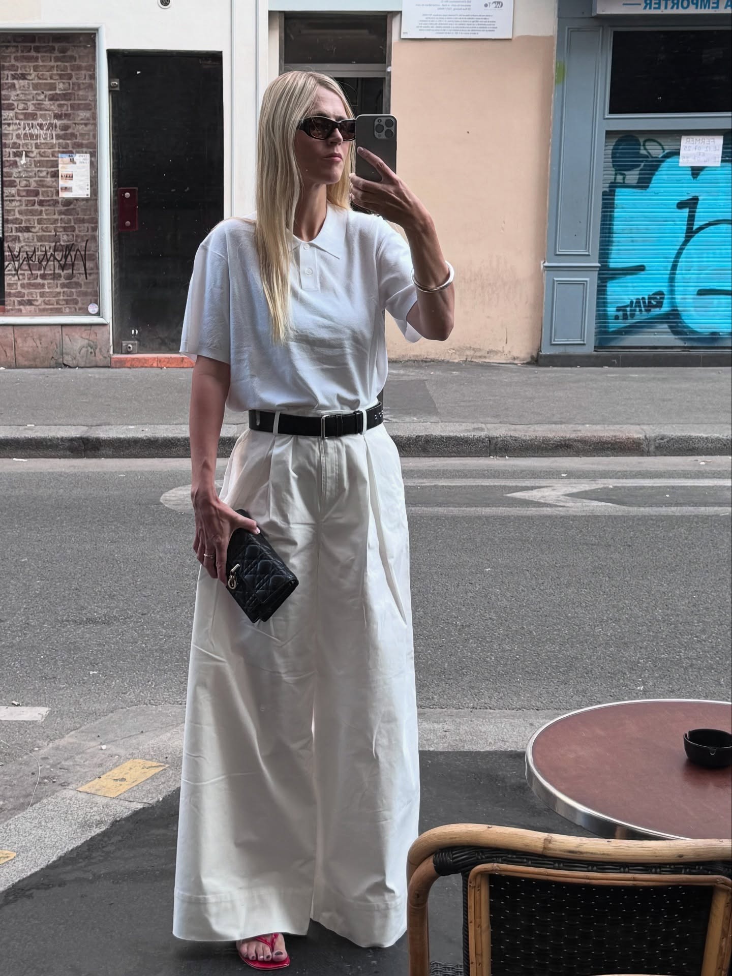 How to wear flip-flops with white pants