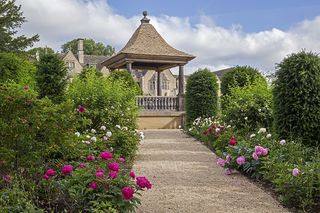 Wychwood Manor © Andrew Lawson