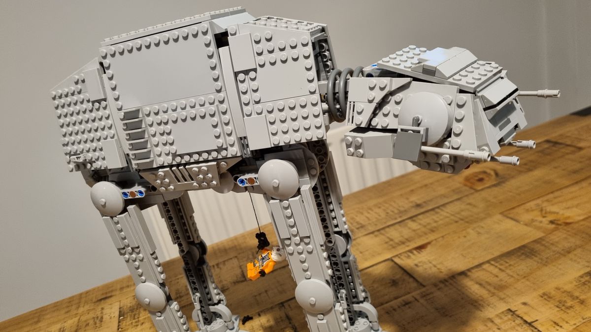 LEGO® Star Wars™ AT-AT™ 75288 Building Kit,AT-AT Walker Building  Toy;Universe and Recreate Classic Star Wars Trilogy Scenes