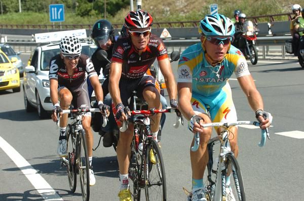 The three leaders got away on the Jaizkibel with 40km to go.