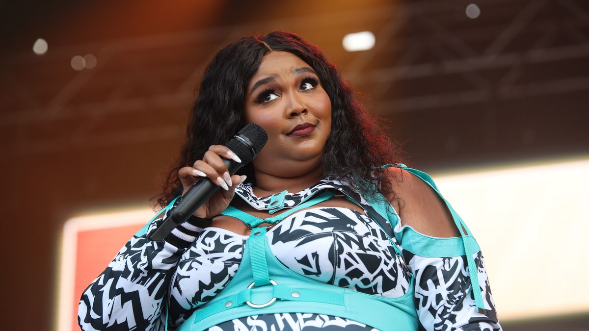 We're obsessed with Lizzo's new 90sinspired blonde look My Imperfect