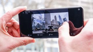 OnePlus 10 Pro camera capturing fountain