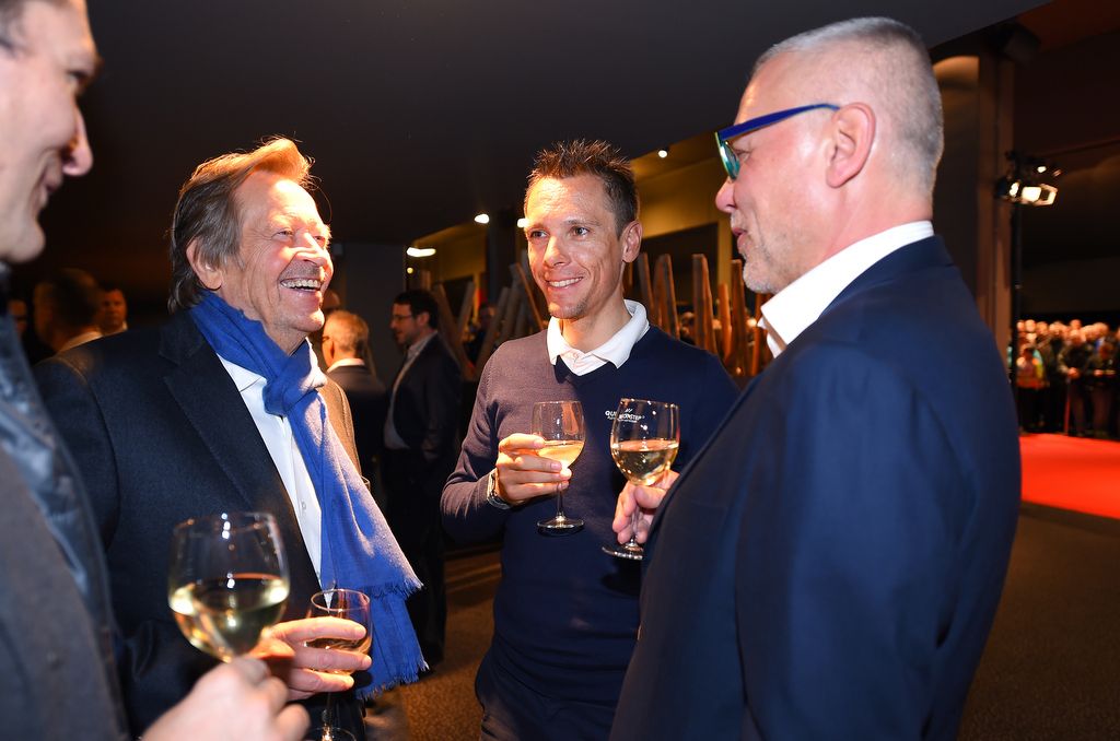 Philippe Gilbert, team owner Zdeněk Bakala and other review the film