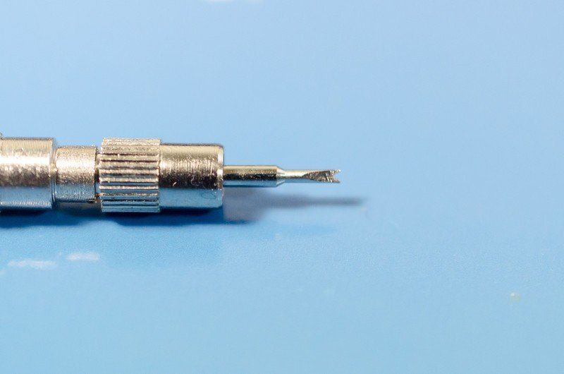 One end of the springbar tool