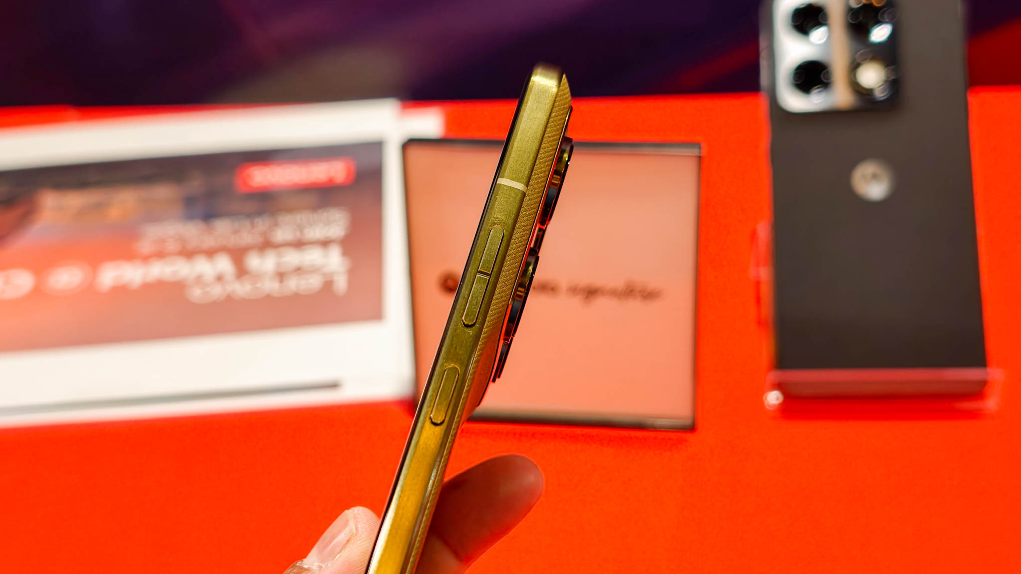 Motorola Signature hands-on testing at Android Central