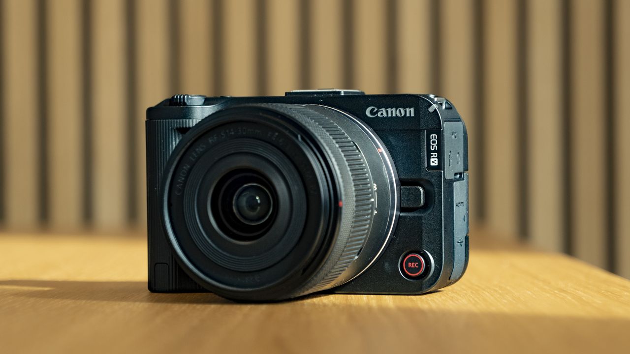 Canon EOS R50 V on a wooden table, 14-30mm PZ lens attached