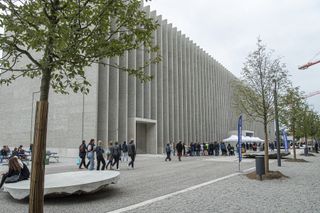 Platforme 10 museum exterior and pedestrian area