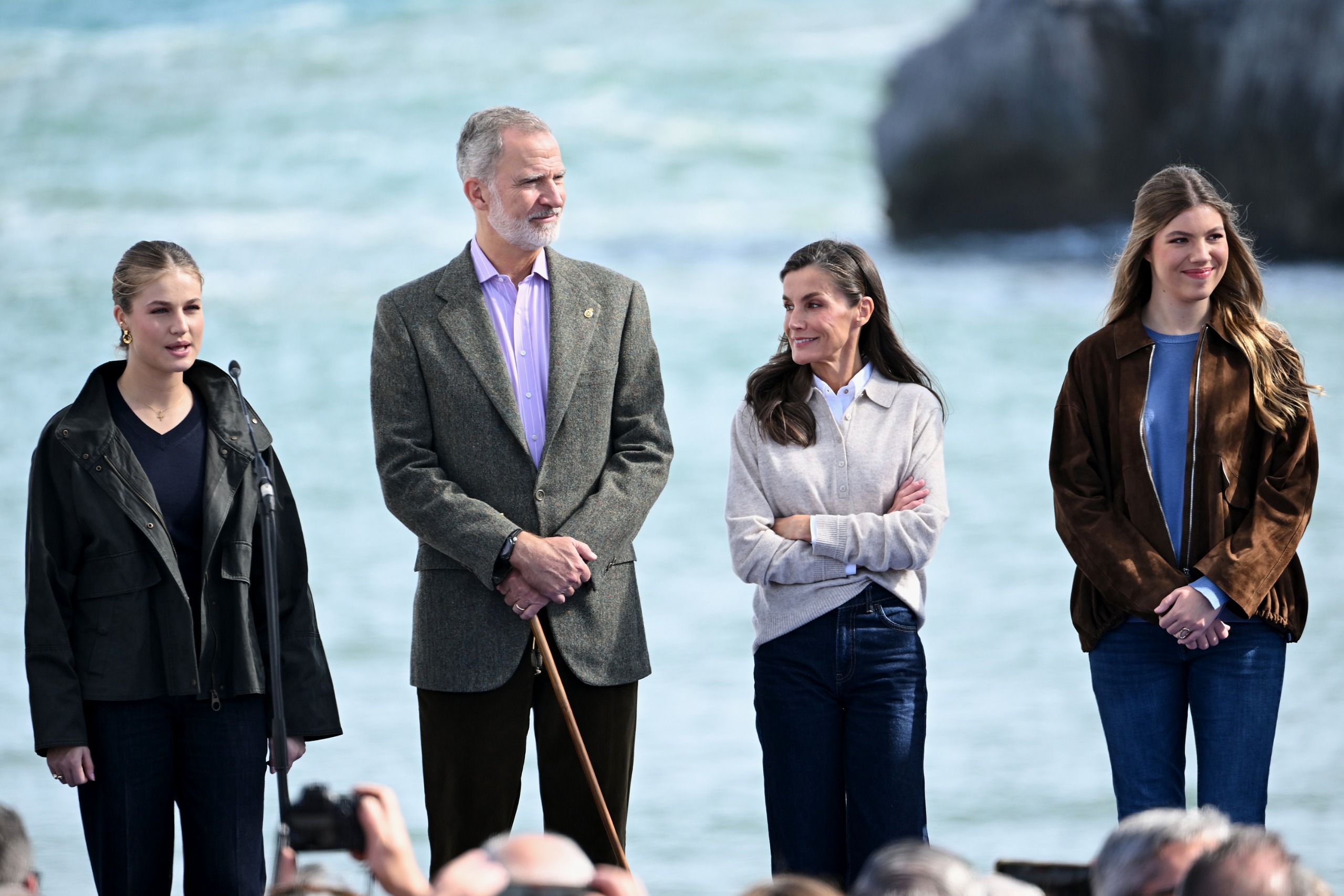 Princess Leonor, King Felipe, Queen Letizia and Infanta Sofia standing in front of the ocean