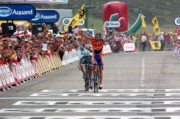 Denis Menchov (Rabobank) wins in Pla-de-Beret