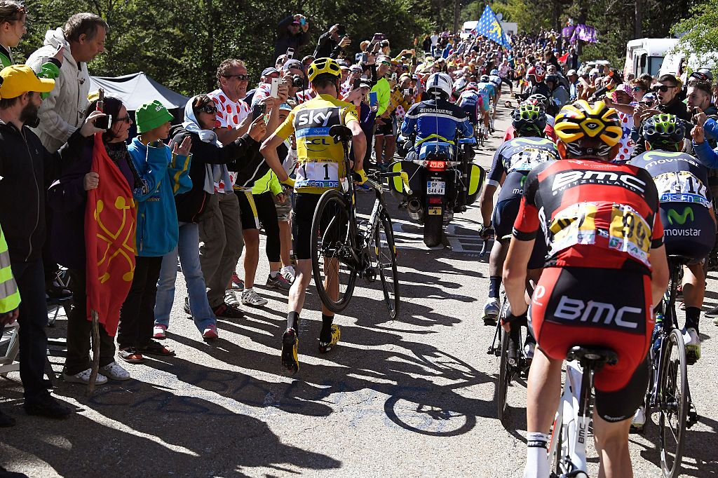 Chris Froome running up the Mont Ventoux after breaking his bike in a crash with a moto at the 2016 Tour de France