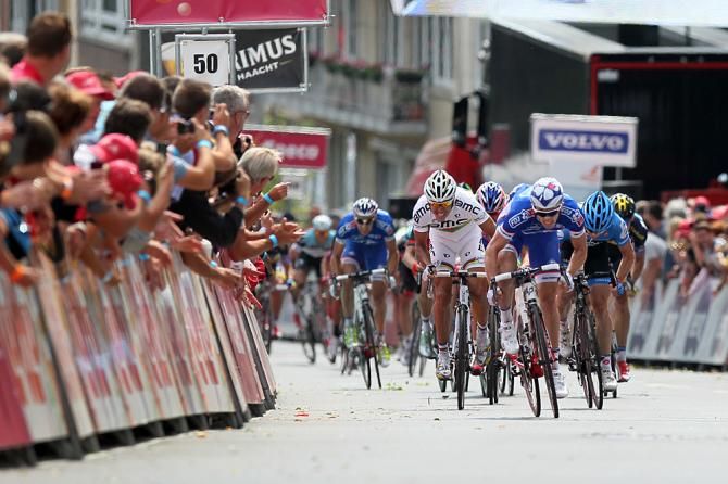 Demare leads the sprint in the finale
