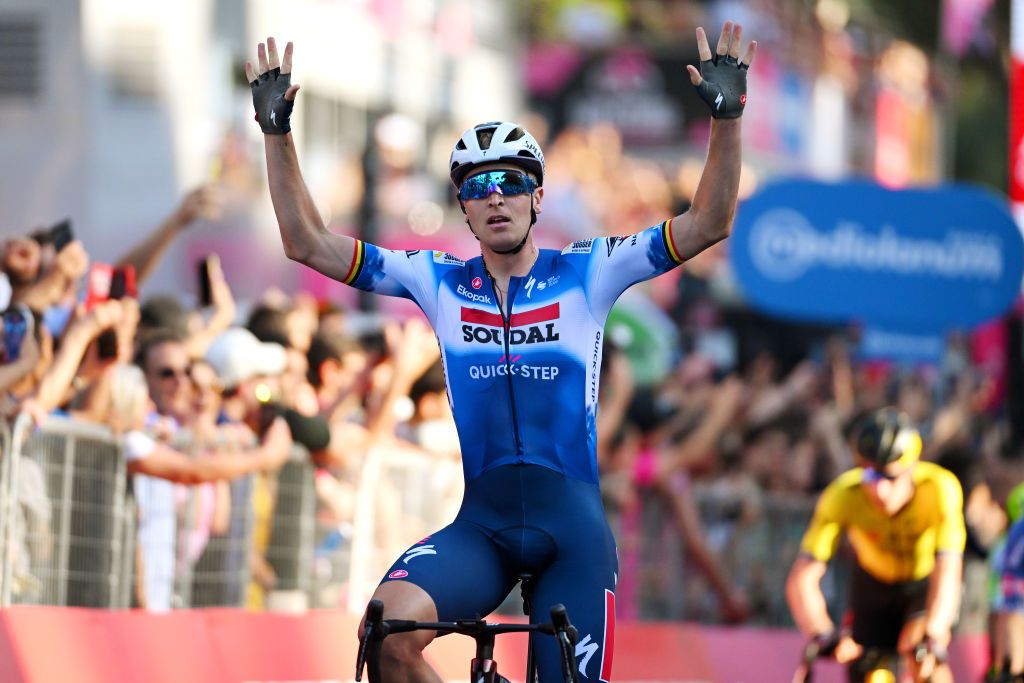 Tim Merlier celebrates his win on stage 21 of the Giro d&#039;Italia