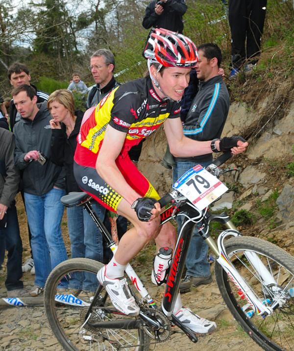 Jeff Luyten (Team Saeco) climbs in the top 10