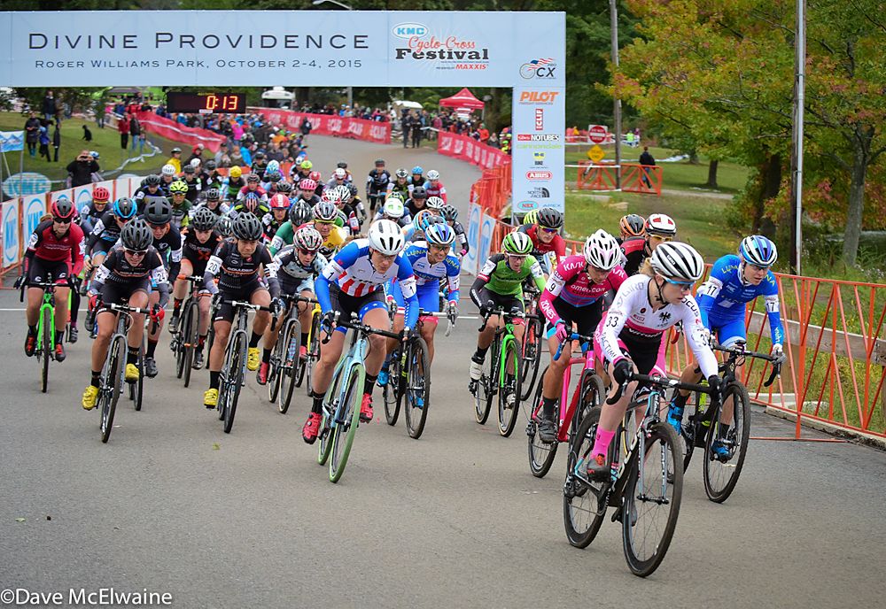 Ellen Noble (JAM/NCC/Vittoria) taking the hole-shot on a downhill start