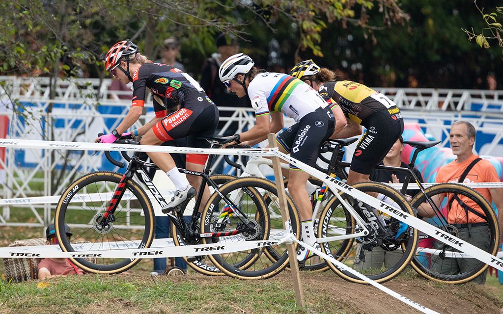 Denise Betsema, Lucinda Brand and Marianne Vos side by side on the final lap at the UCI Waterloo Cyclo-cross World Cup in the elite women's race 2021