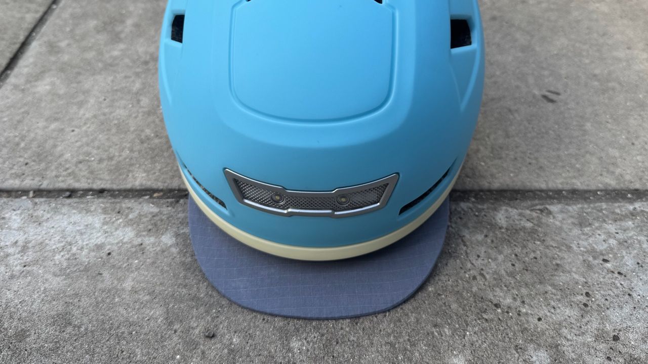 The Xnito Kid comes with detachable fabric visor