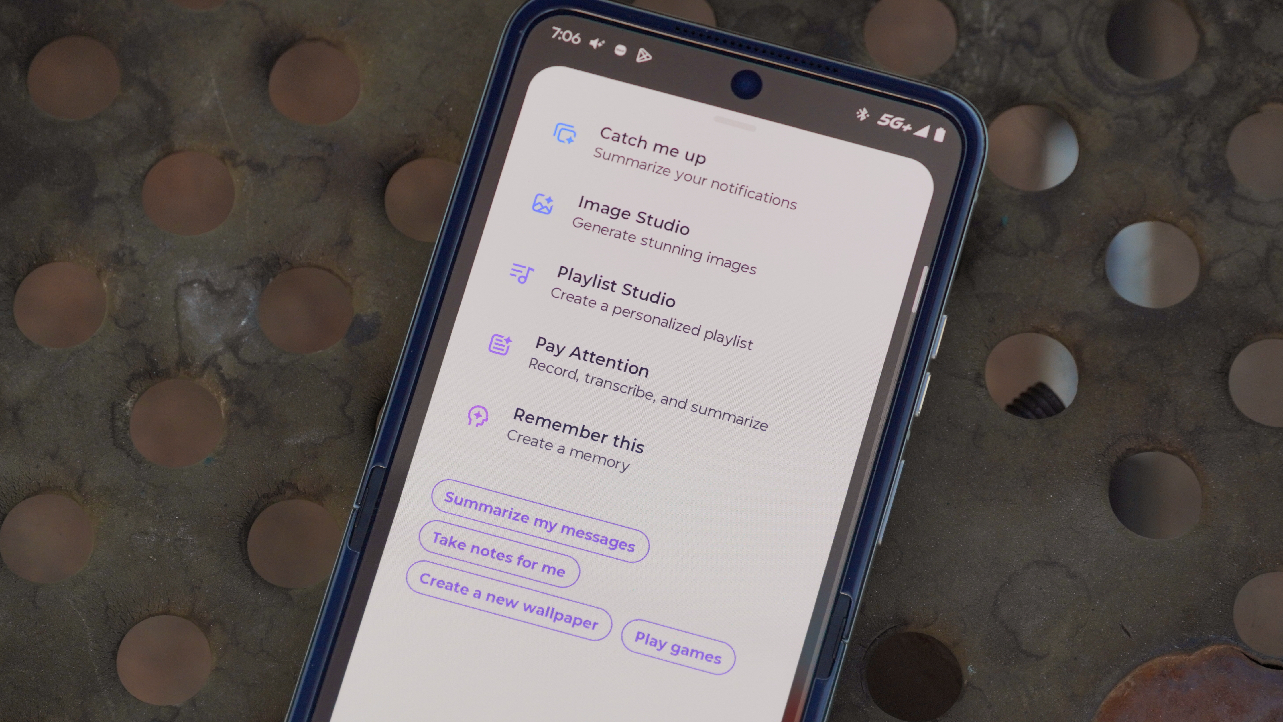 Moto AI features on the Motorola Razr 2025.