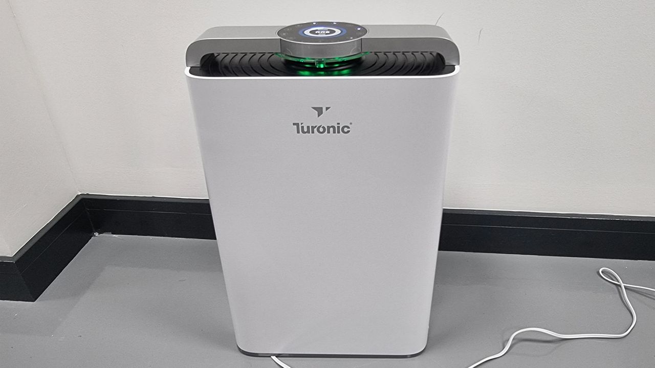 Turonic PH950 air purifier in the home