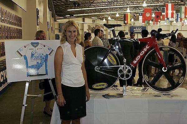Sarah Hammer shows off her new LOOK Bike and the new team jersey