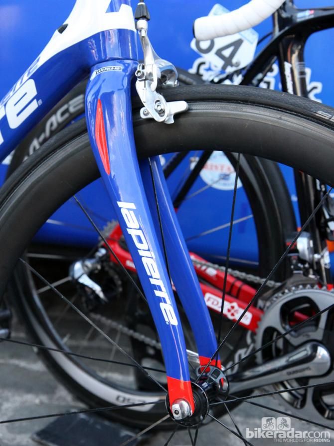 Lapierre has built the Pulsium fork with a generous 50mm of rake and a tighter curve up top in an effort to boost rider comfort