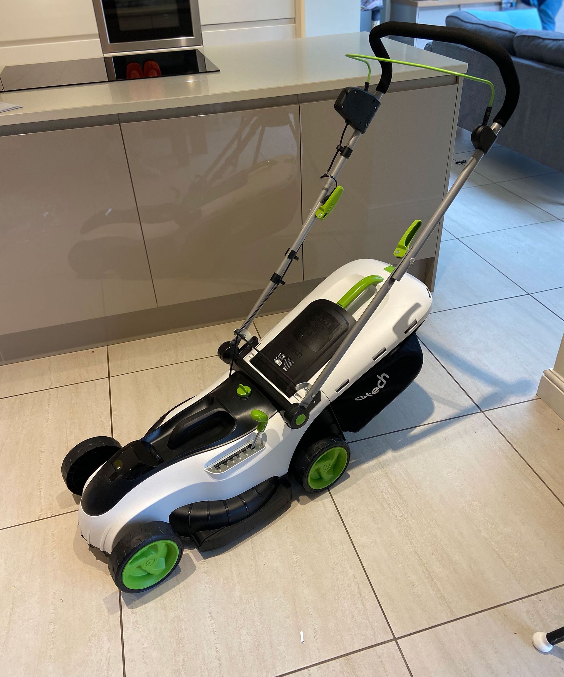 Gtech CLM50 cordless lawn mower review lightweight and easy to use