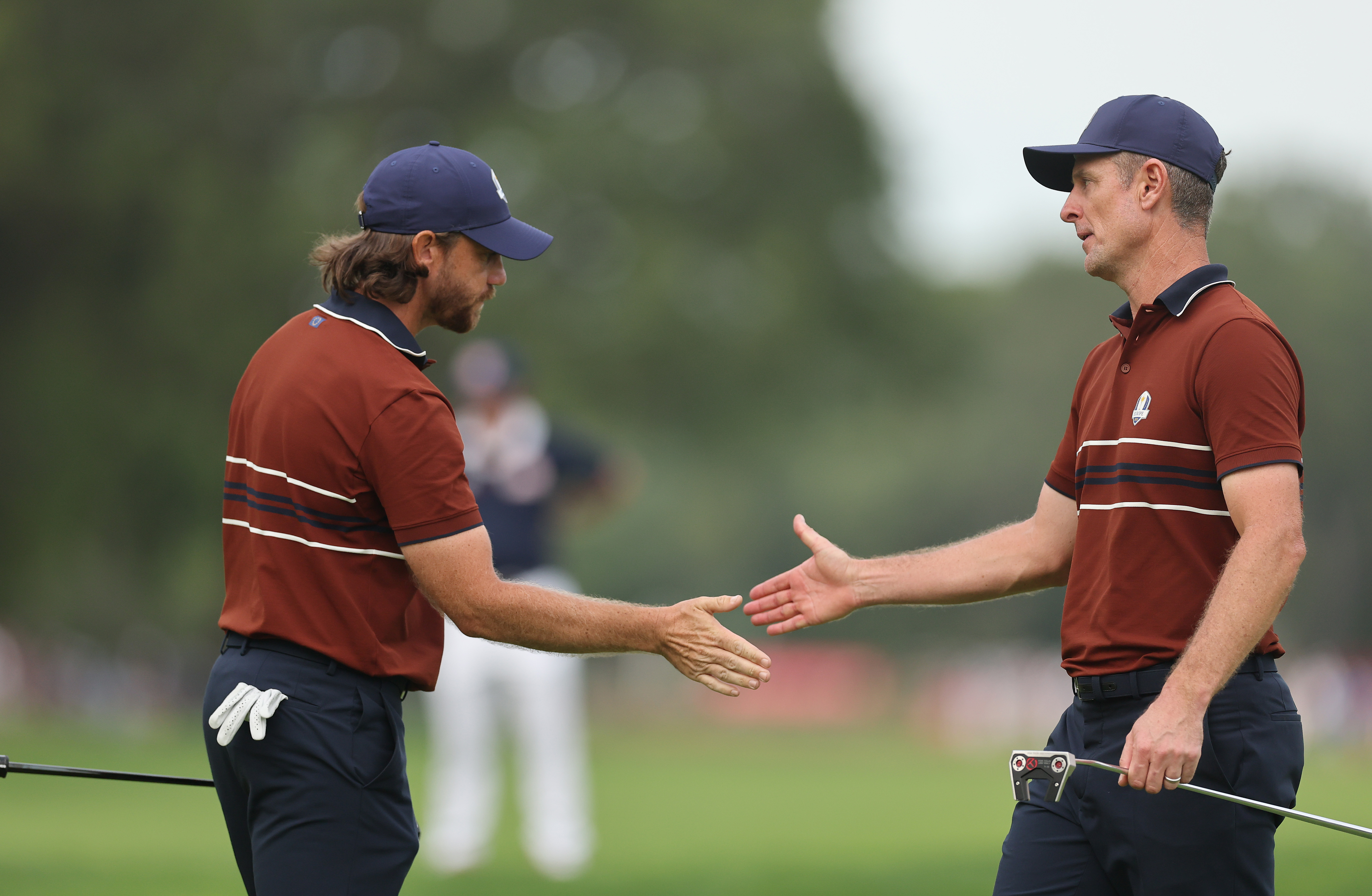 Tommy Fleetwood and Justin Rose shake hands