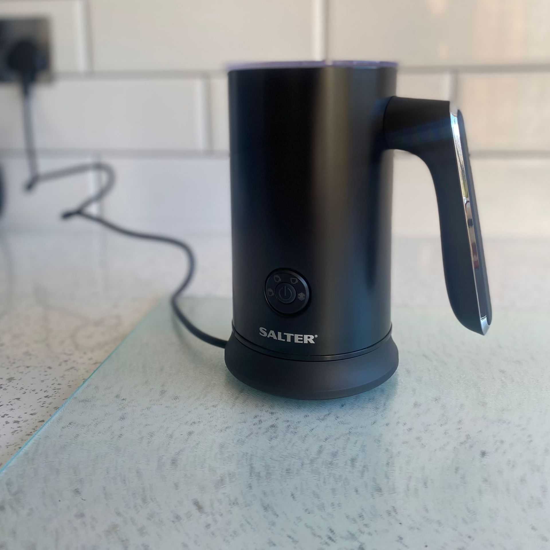 Pembuih susu Salter Chocolatier untuk cokelat panas