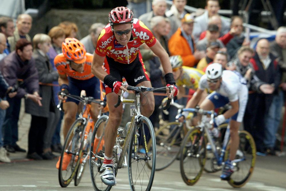 Marieo Aerts (Lotto) out climbs Unai Etxebarria (Euskatel) in 2002.
