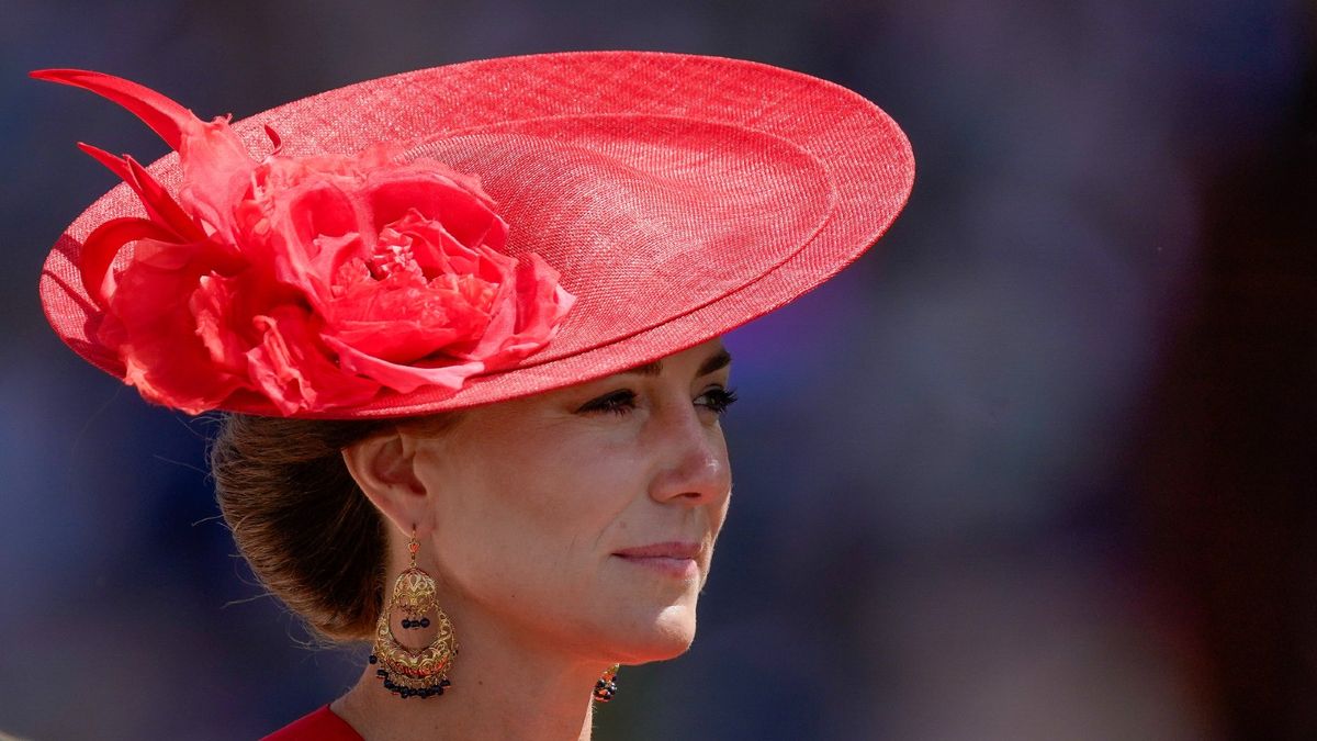 Kate Middleton's 'glorious' red Royal Ascot dress stands out from the ...