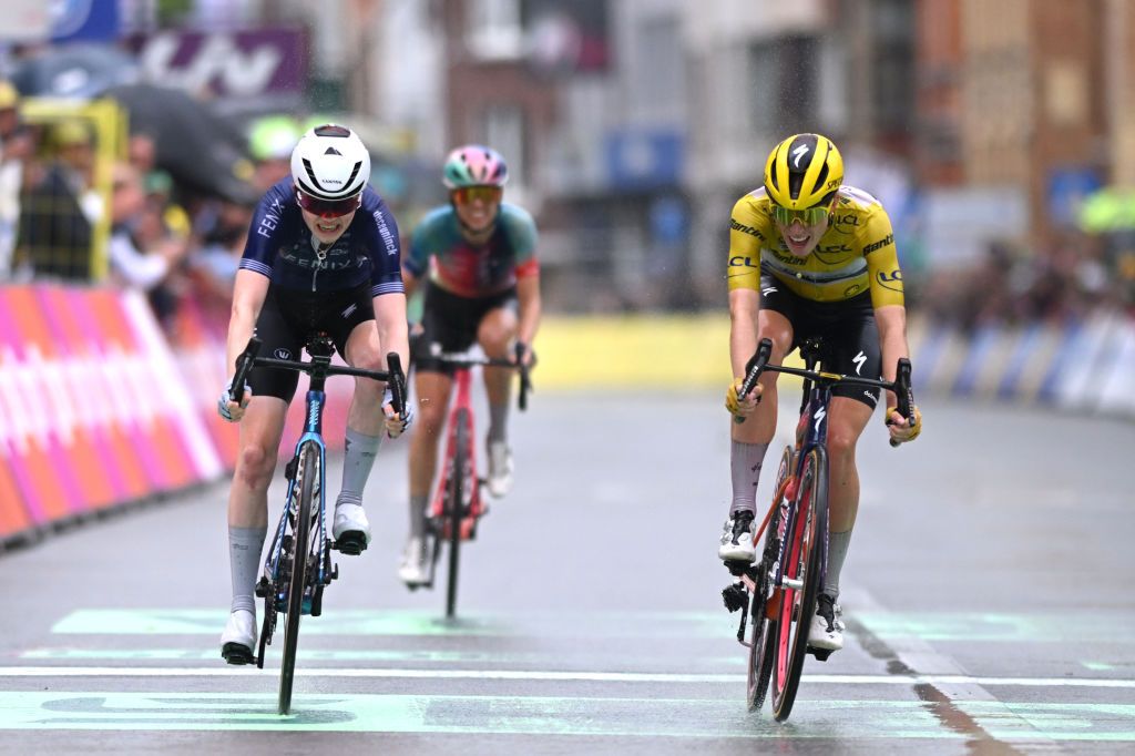 Tour de France stage winner Puck Pieterse and overall leader Demi Vollering sprinting to the finish line on stage 4 in Liege 2024