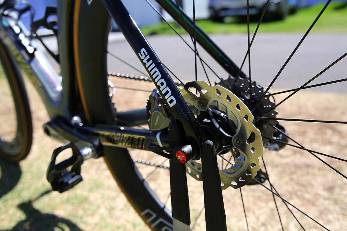 The rear disc is a 140mm