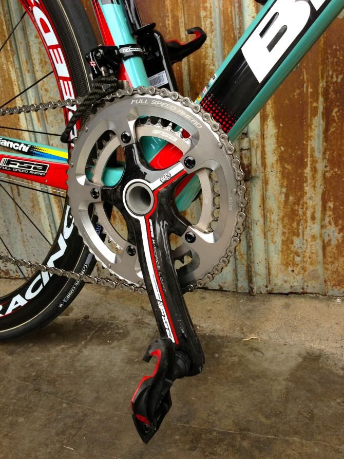 A 172.5mm FSA K-Force Light crankset was fitted to this Sempre Pro
