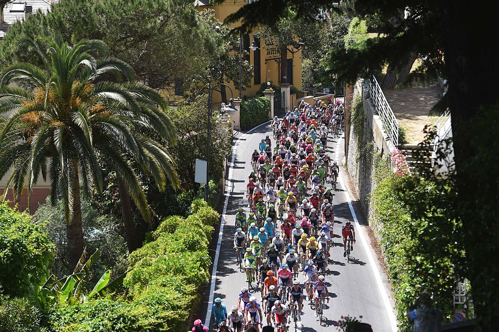 Giro d'Italia stage 3 peloton