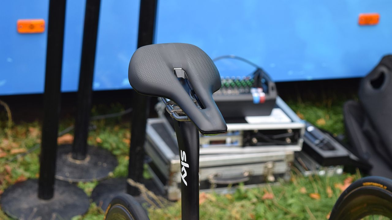 Chris Froome switched saddles during the Giro d'Italia after comfort issues and looks to have stuck with the non-sponsor saddle