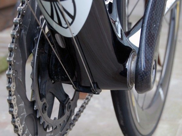 The down tube flares out nearly to the bottom bracket shell's full 90mm width.