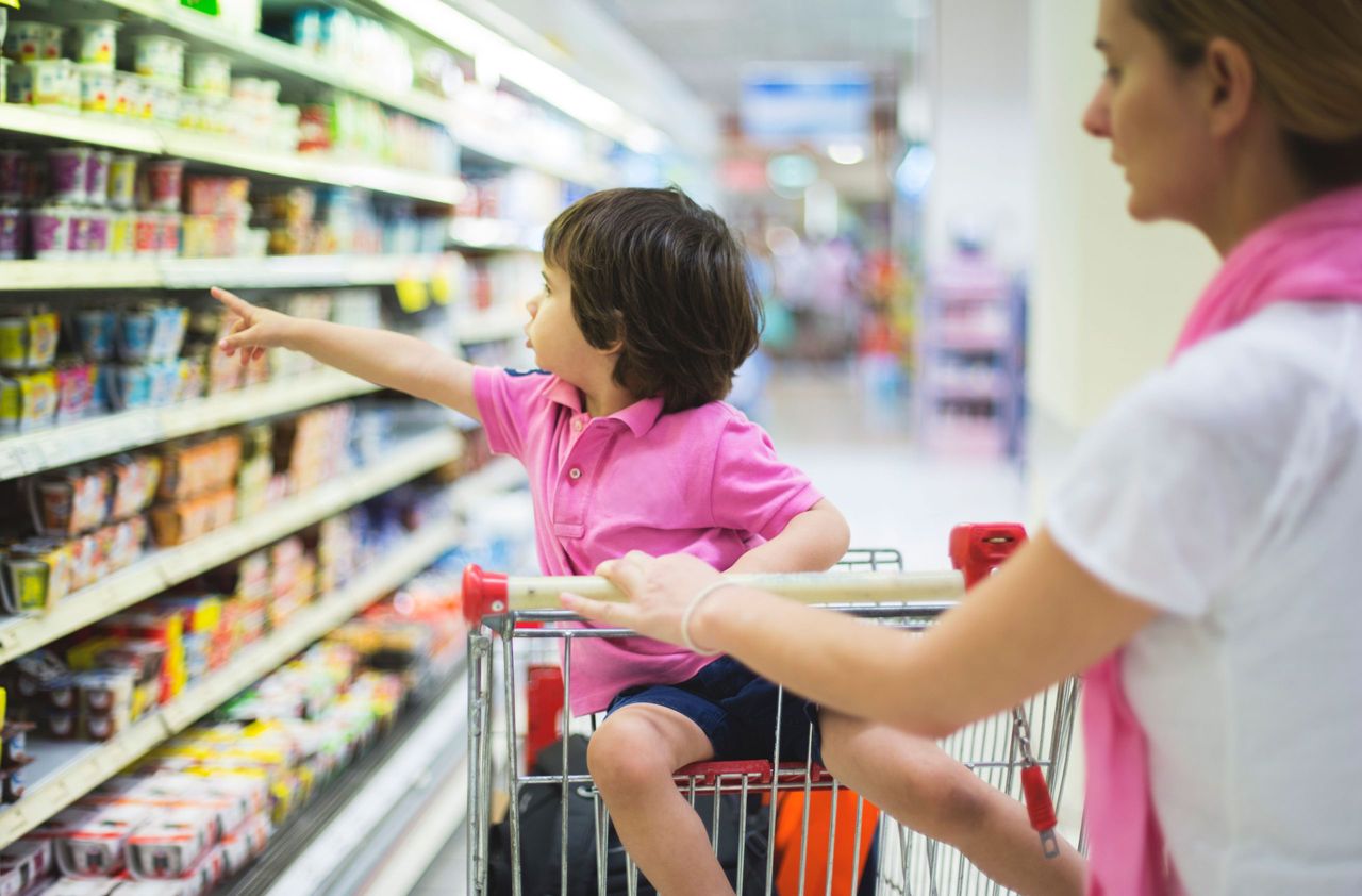 Mum shopping trolley hack