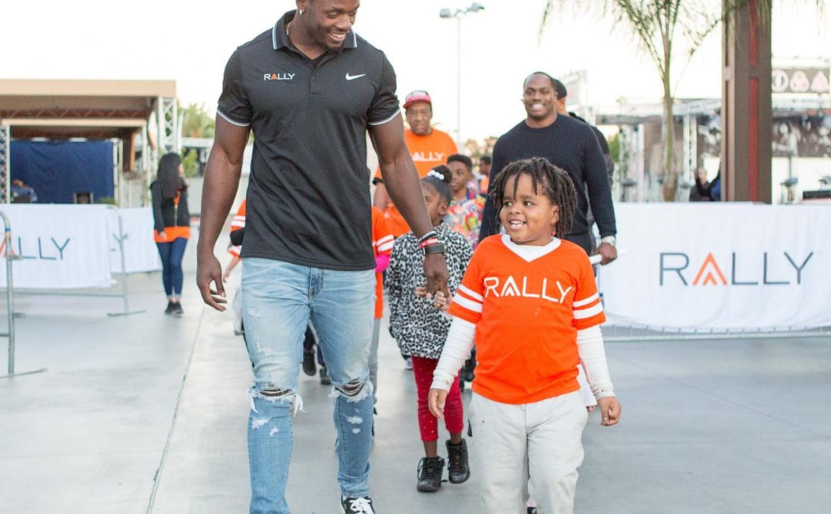 The NFL's Melvin Gordon joined Rally Cycling for the bike build.