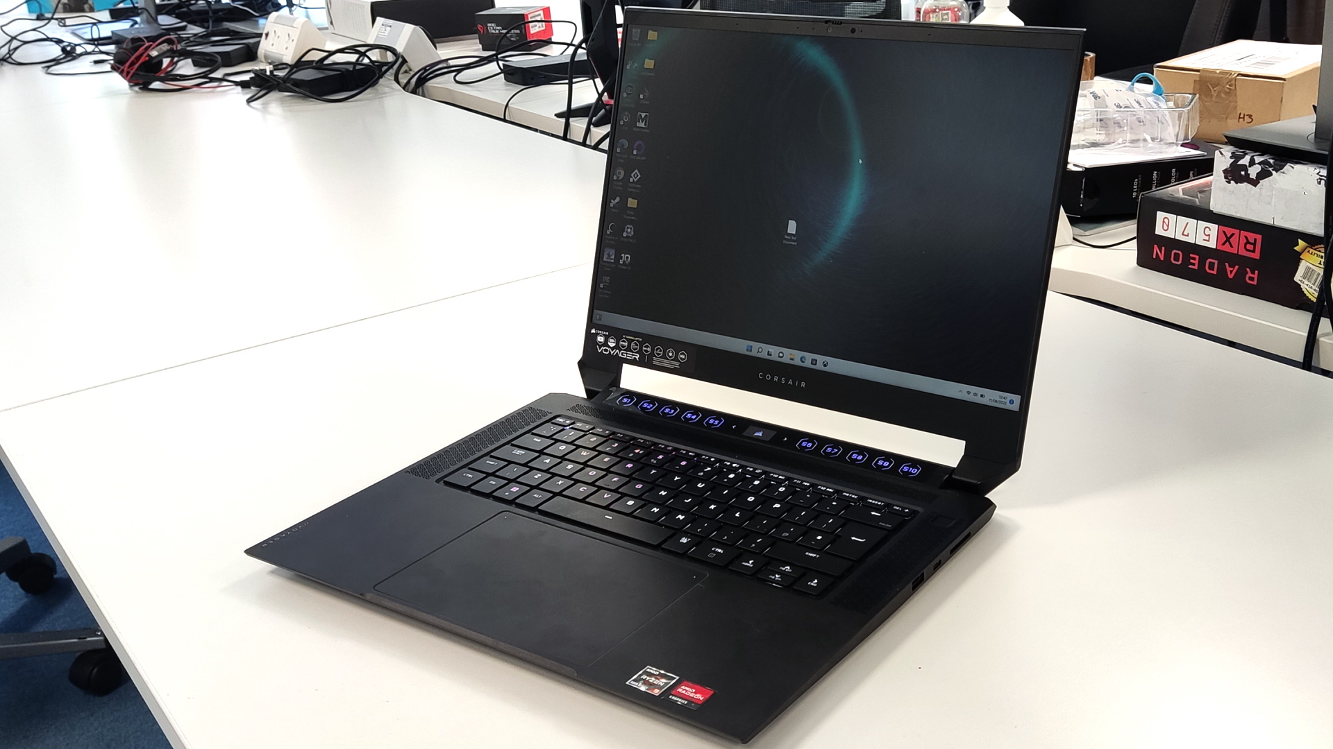 Corsair Voyager a1600 laptop